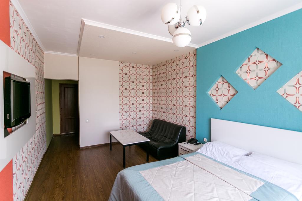 Delphin Guest House Bisjkek Buitenkant foto
