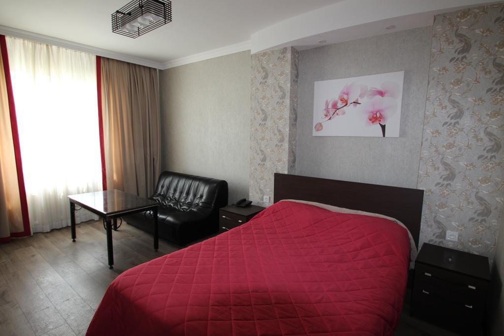Delphin Guest House Bisjkek Buitenkant foto