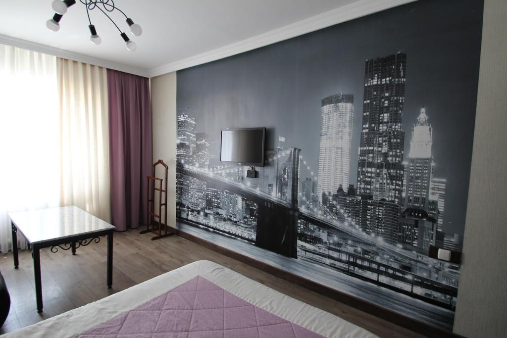 Delphin Guest House Bisjkek Buitenkant foto
