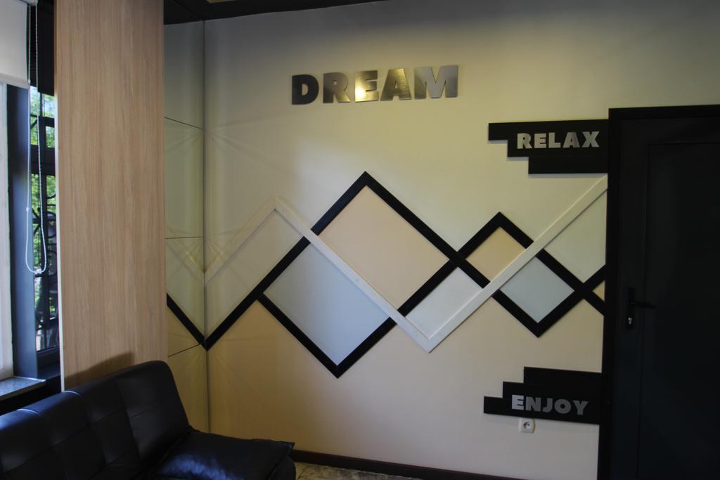 Delphin Guest House Bisjkek Buitenkant foto