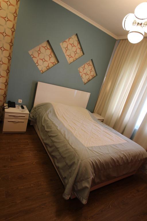 Delphin Guest House Bisjkek Buitenkant foto
