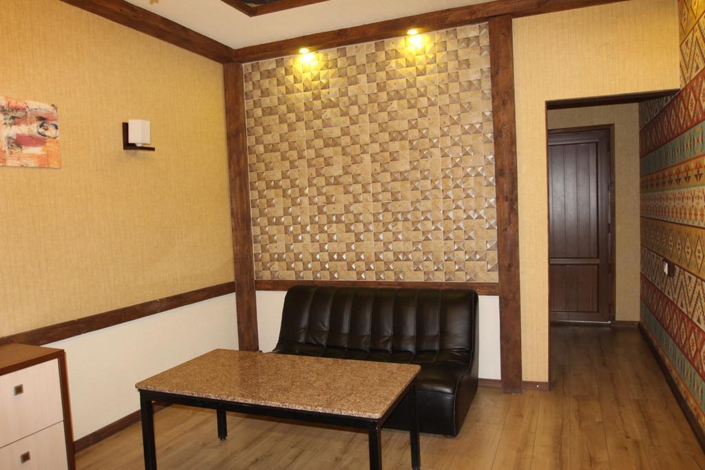 Delphin Guest House Bisjkek Buitenkant foto